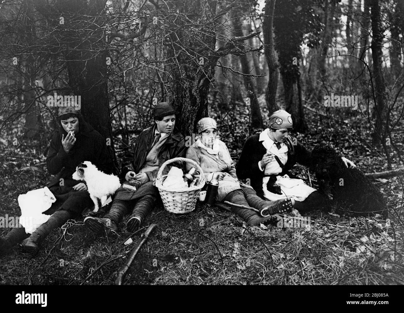 Le ragazze si batte su una grande tenuta di Norfolk - 19 gennaio 1918 Foto Stock