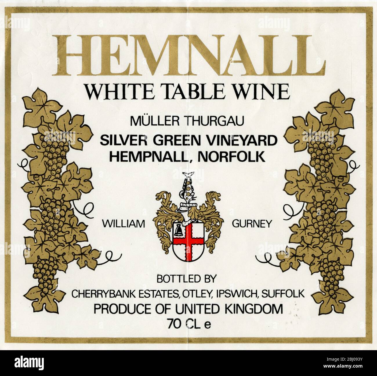 Etichetta vino - vino da tavola bianco Hemnall. Una varietà di vite Muller Thurgau prodotta da William Gurney di argento Green Vineyard, Hempnall, Norfolk. Foto Stock
