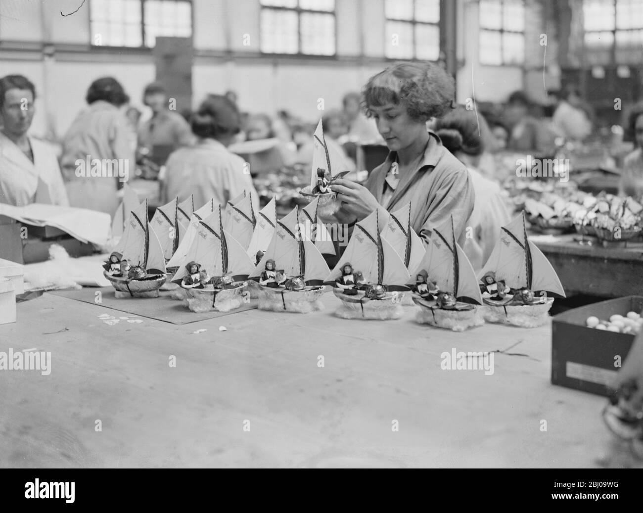 Novità pasquali a Pascalls , Mitcham - 19 febbraio 1924 Foto Stock