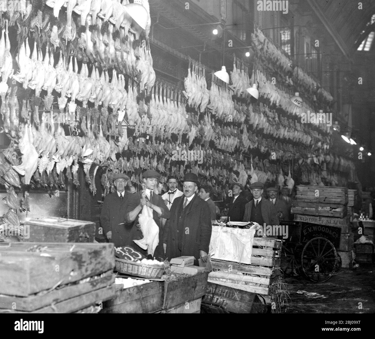 Pollame di Natale al mercato di Leadenhall. - 19 dicembre 1924 Foto Stock