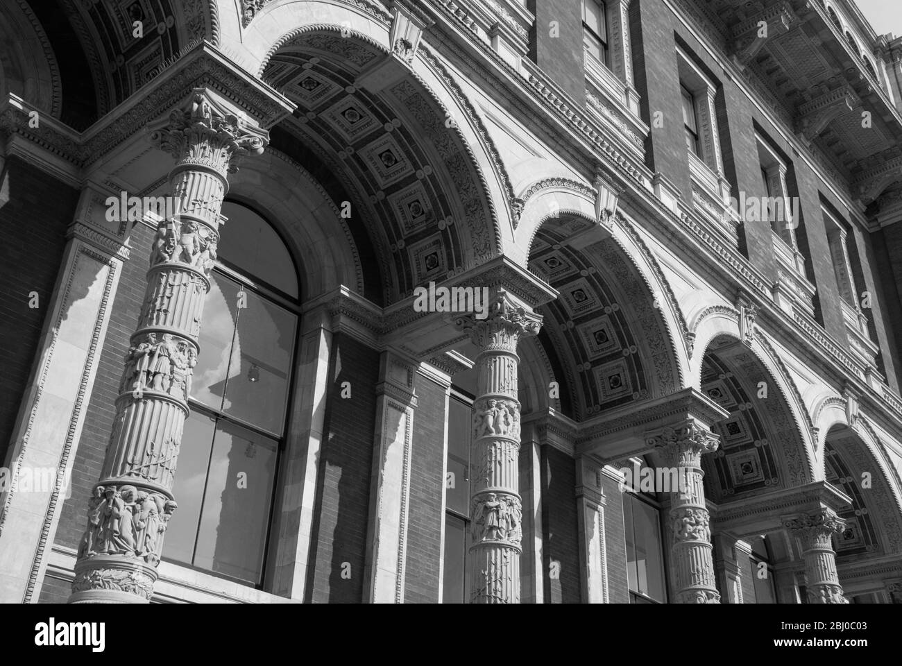 Architettura vittoriana Henry Cole Wing Exhibition Road Red Brick Stone V&A Museum, Cromwell Road, Knightsbridge, London SW7 by Aston Webb Foto Stock