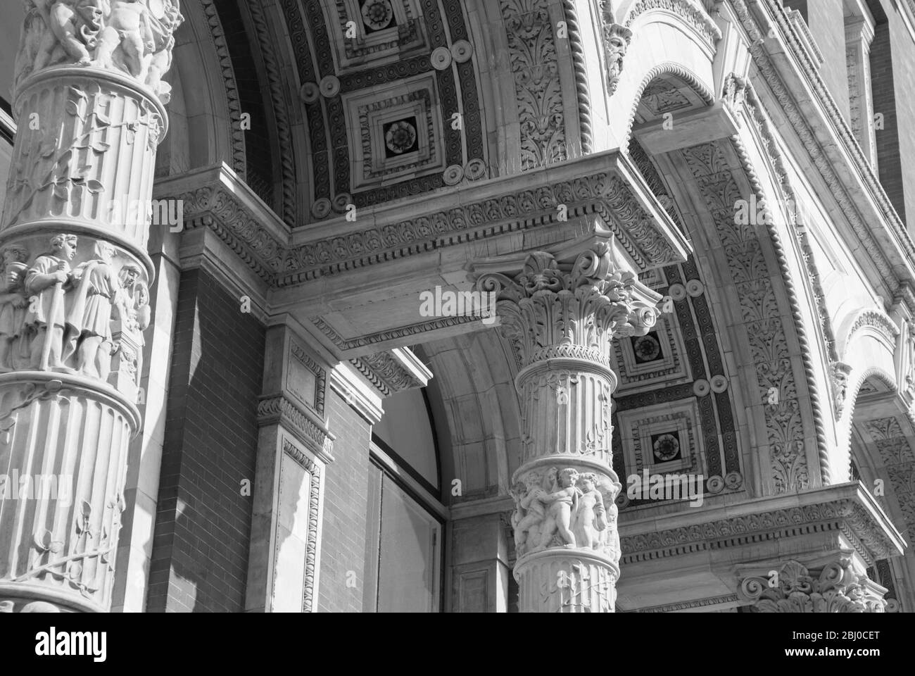 Architettura vittoriana Henry Cole Wing Exhibition Road Red Brick Stone V&A Museum, Cromwell Road, Knightsbridge, London SW7 by Aston Webb Foto Stock