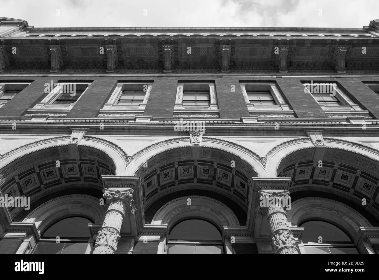 Architettura vittoriana Henry Cole Wing Exhibition Road Red Brick Stone V&A Museum, Cromwell Road, Knightsbridge, London SW7 by Aston Webb Foto Stock