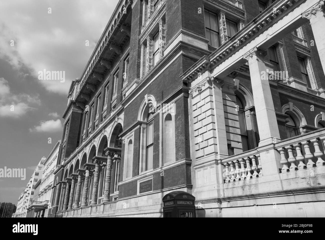 Architettura vittoriana Henry Cole Wing Exhibition Road Red Brick Stone V&A Museum, Cromwell Road, Knightsbridge, London SW7 by Aston Webb Foto Stock