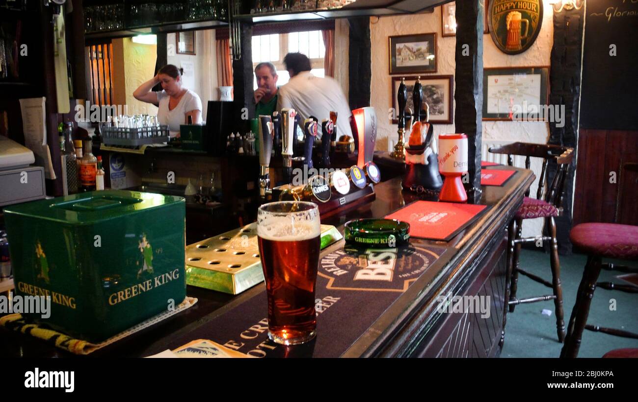 Interno del pub locale a Wrotham, Kent - Foto Stock