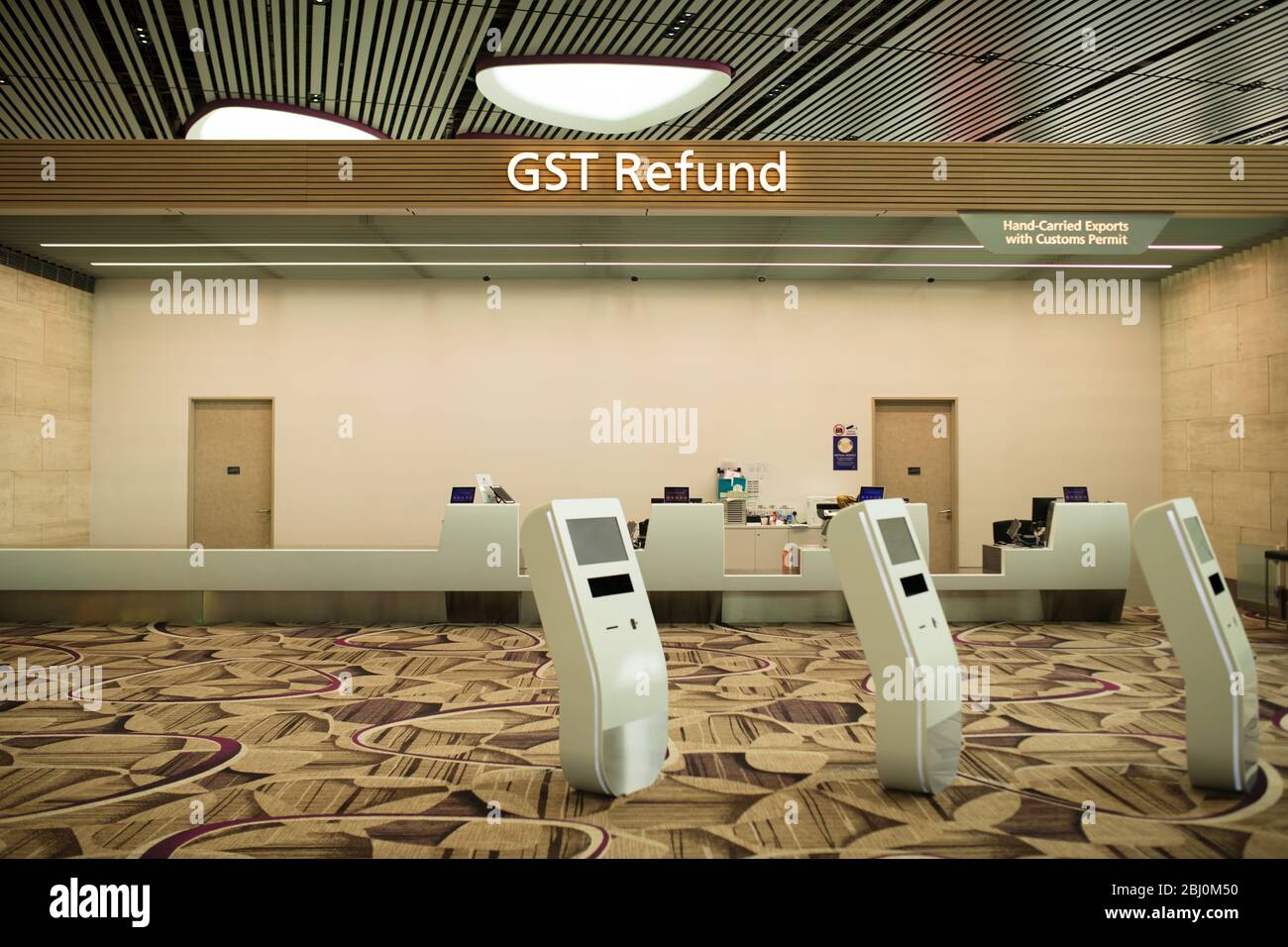 SINGAPORE, Giugno, 2019: Chiosco di rimborso fiscale in un terminal aeroportuale Foto Stock