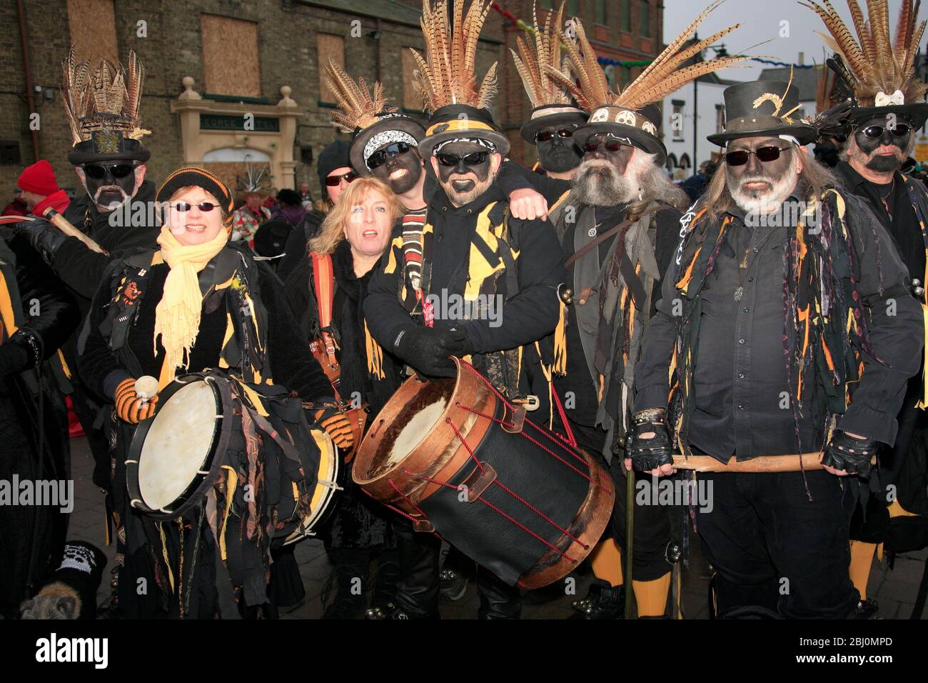 I ballerini di Witchmen Border Morris, il Festival dell'Orso di Whittlesey Straw, la città di Whittlesey, Cambridgeshire; Inghilterra, Regno Unito Foto Stock
