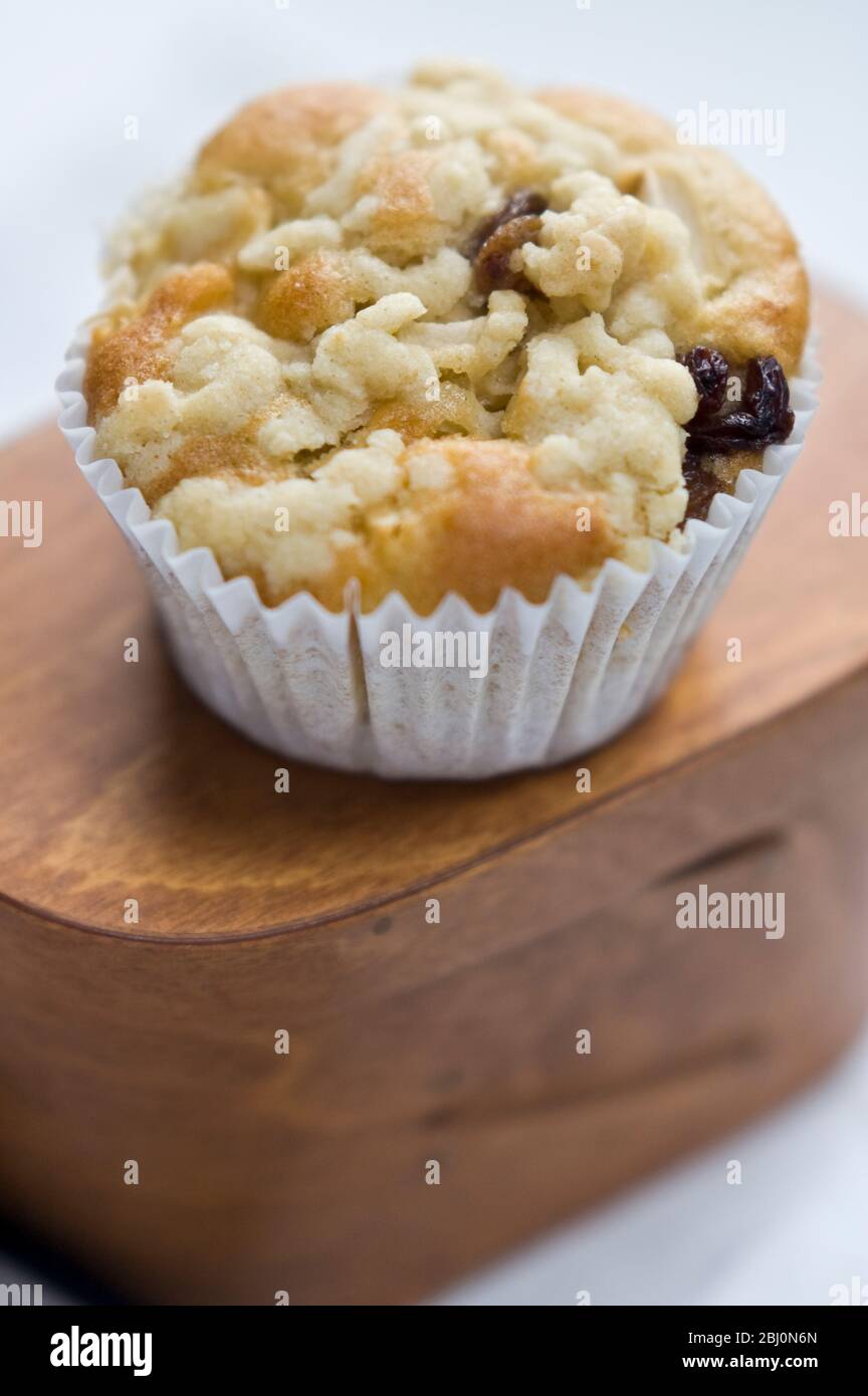 Muffin al ribes piccolo con mela grattugiata - Foto Stock