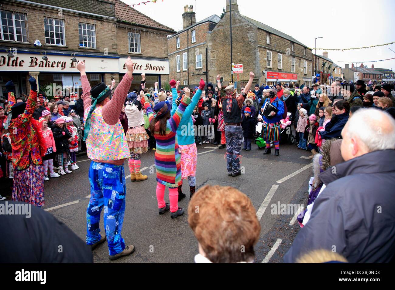 The Ouse washes Molly ballerini, Whittlesey Straw Bear Festival, Whittlesey città, Cambridgeshire; Inghilterra, Regno Unito Foto Stock