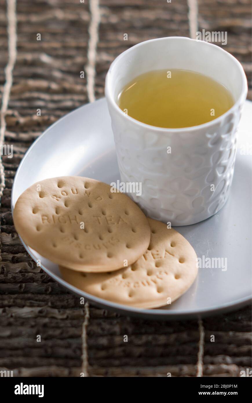 Leggero rinfresco di tisane con biscotti semplici - Foto Stock