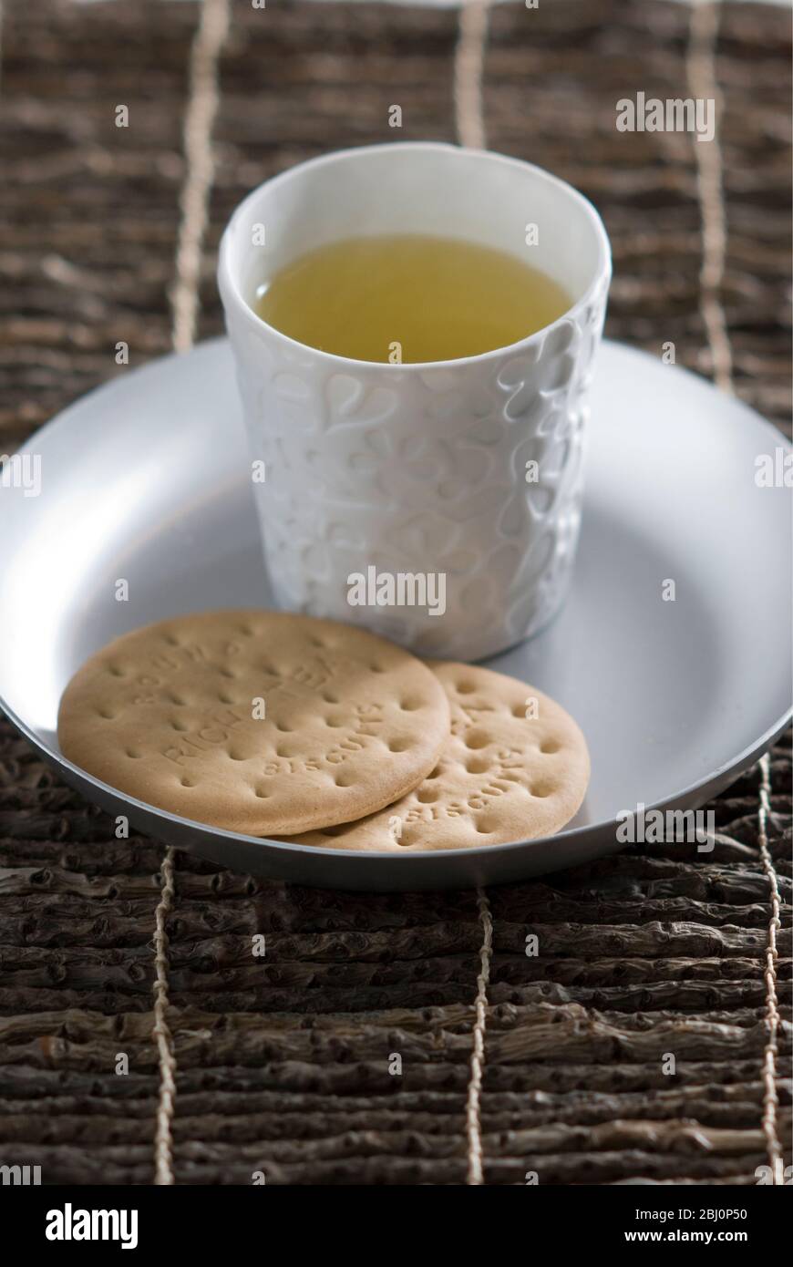 Leggero rinfresco di tisane con biscotti semplici - Foto Stock