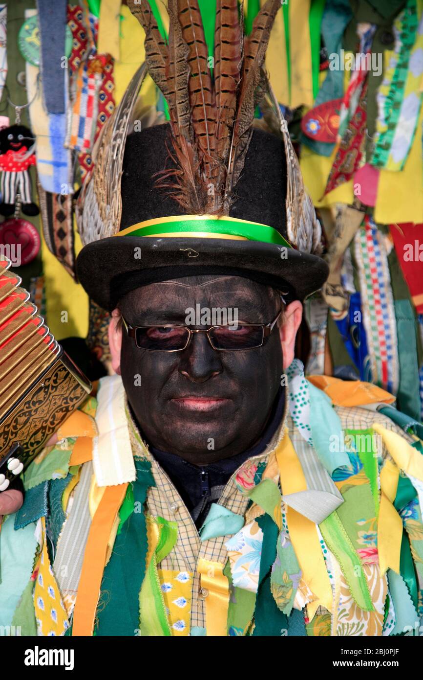 I ballerini di Bourne Borderers Morris, il Festival degli orsi di Whittlesey Straw, la città di Whittlesey, Cambridgeshire; Inghilterra, Regno Unito Foto Stock