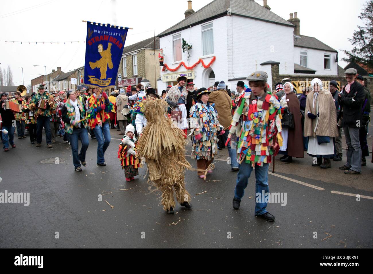 Il Festival dell'orso di Whittlesey Straw, la città di Whittlesey, Cambridgeshire; Inghilterra, Regno Unito Foto Stock