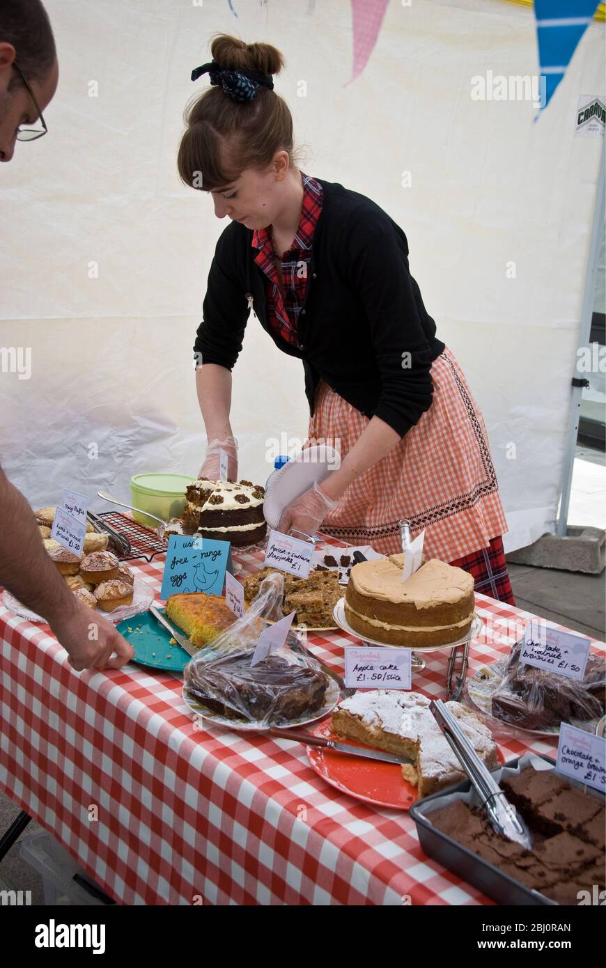 Bancarella di dolci, mercato di Whitecross Street, Londra EC1 - Foto Stock