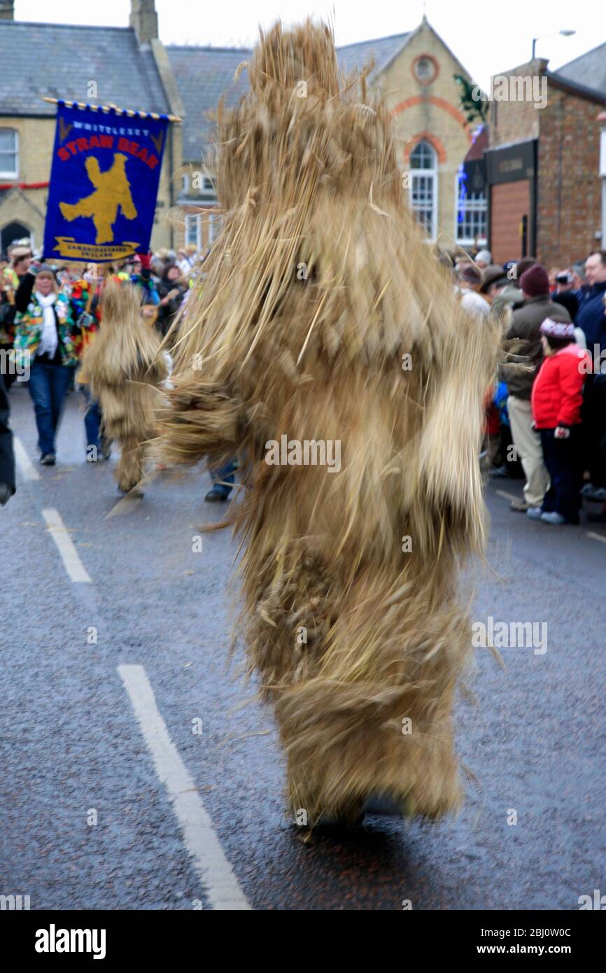 Il Festival dell'orso di Whittlesey Straw, la città di Whittlesey, Cambridgeshire; Inghilterra, Regno Unito Foto Stock