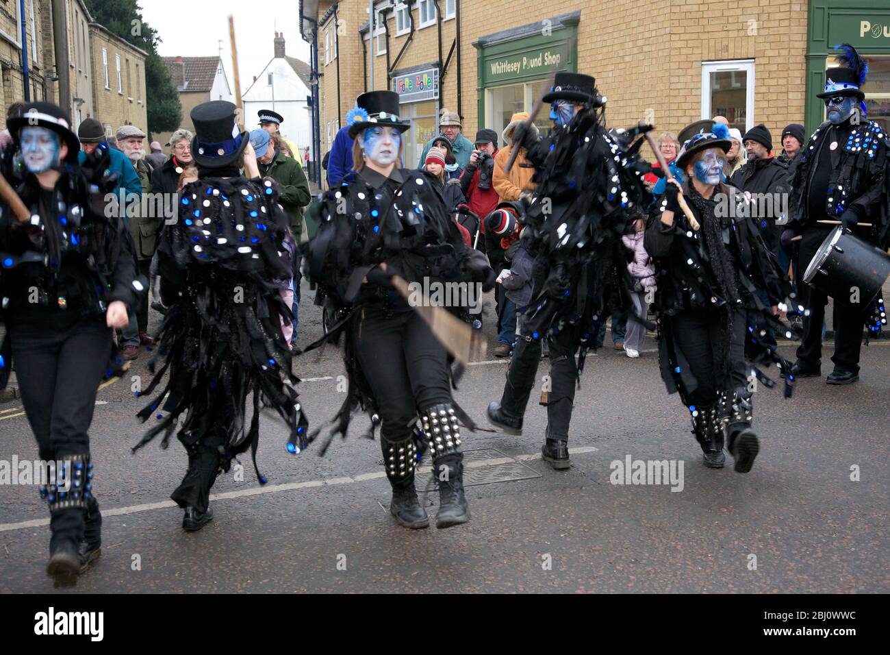 The Boggarts Breakfast Morris ballerini, Whittlesey Straw Bear Festival, Whittlesey Town, Cambridgeshire; Inghilterra, Regno Unito Foto Stock