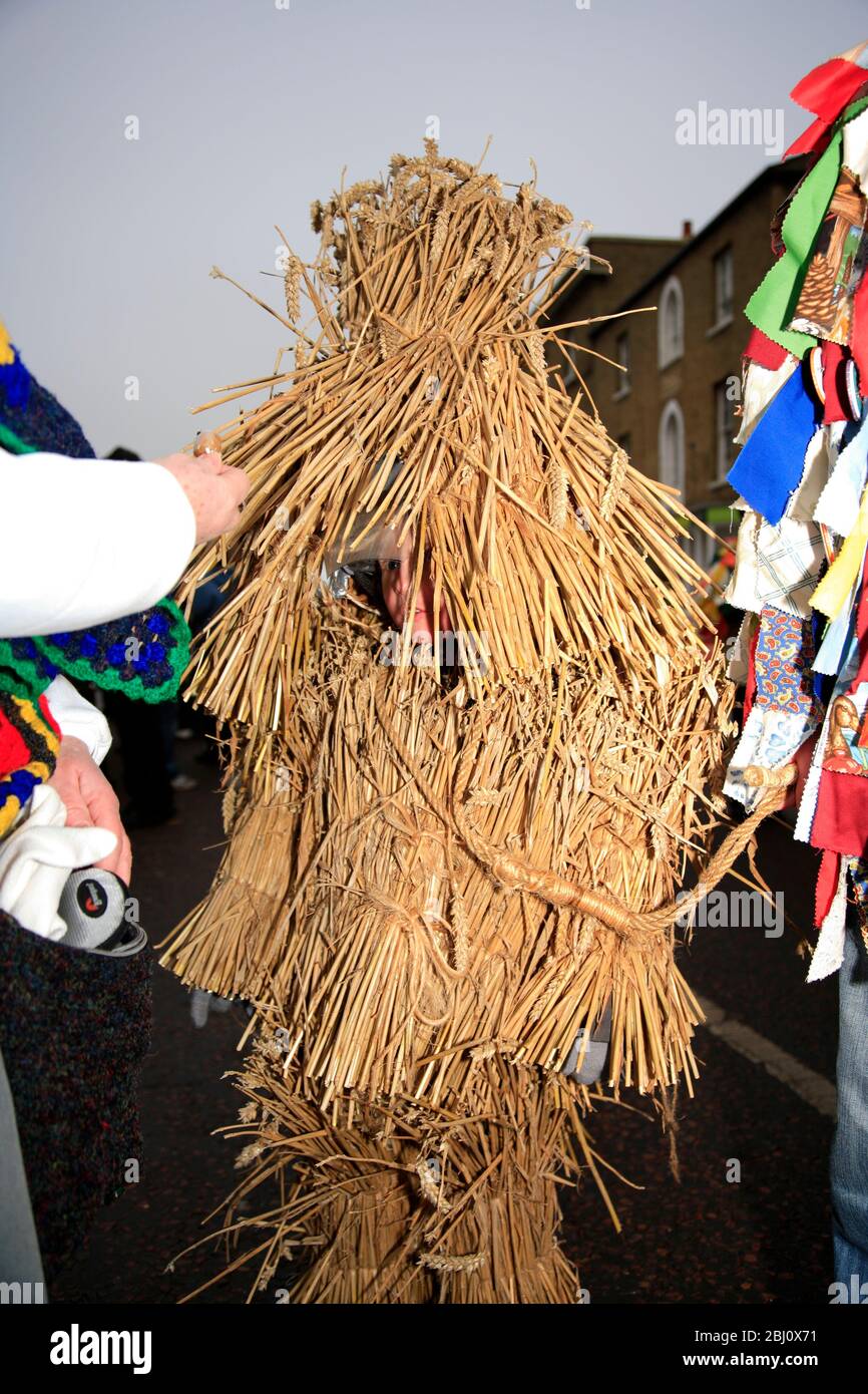 Il Festival dell'orso di Whittlesey Straw, la città di Whittlesey, Cambridgeshire; Inghilterra, Regno Unito Foto Stock