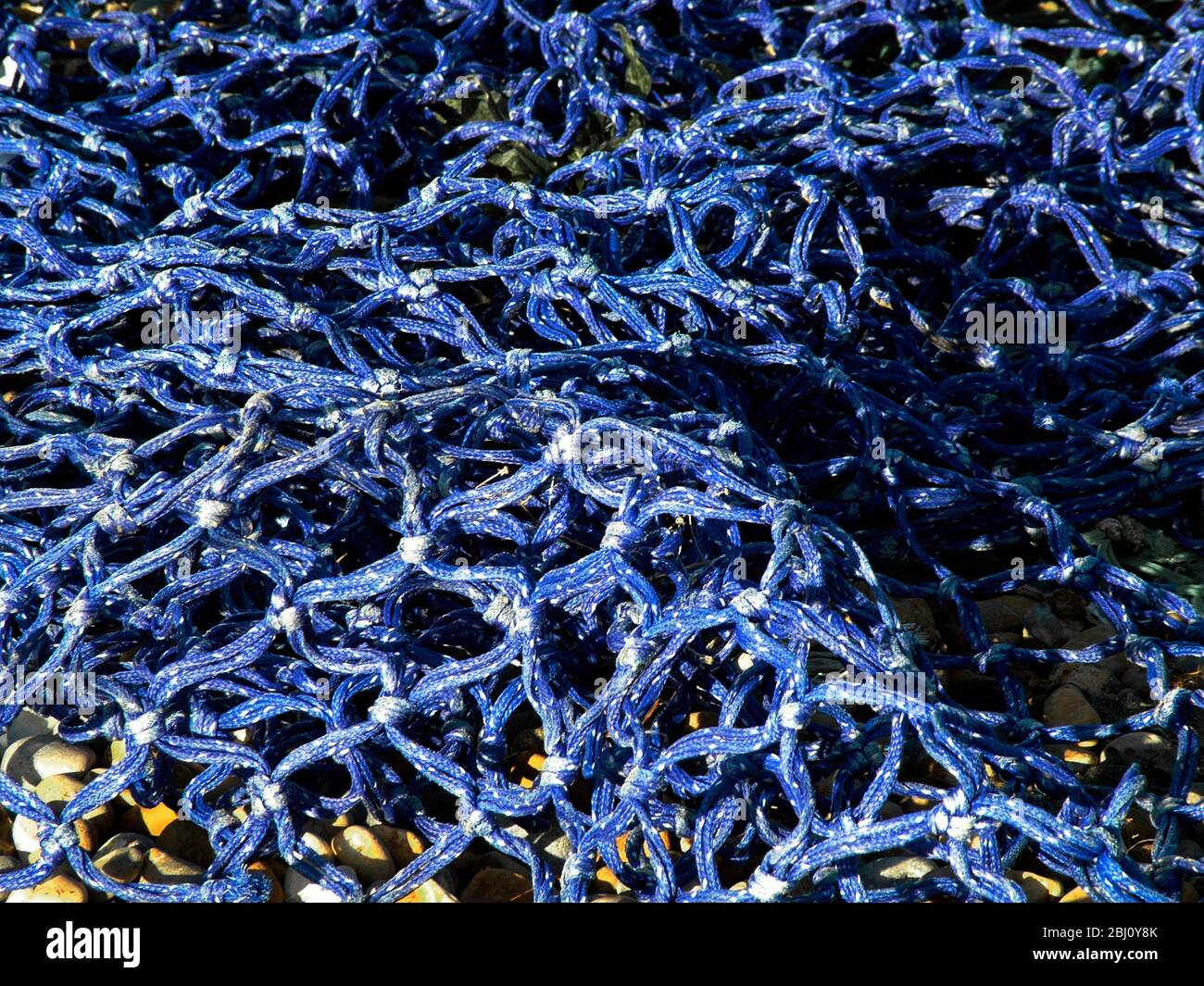 Particolare della rete blu di pesca al sole - Foto Stock