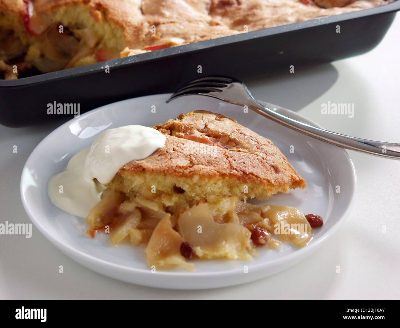 Tradizionale dessert inglese di mele al forno - Foto Stock