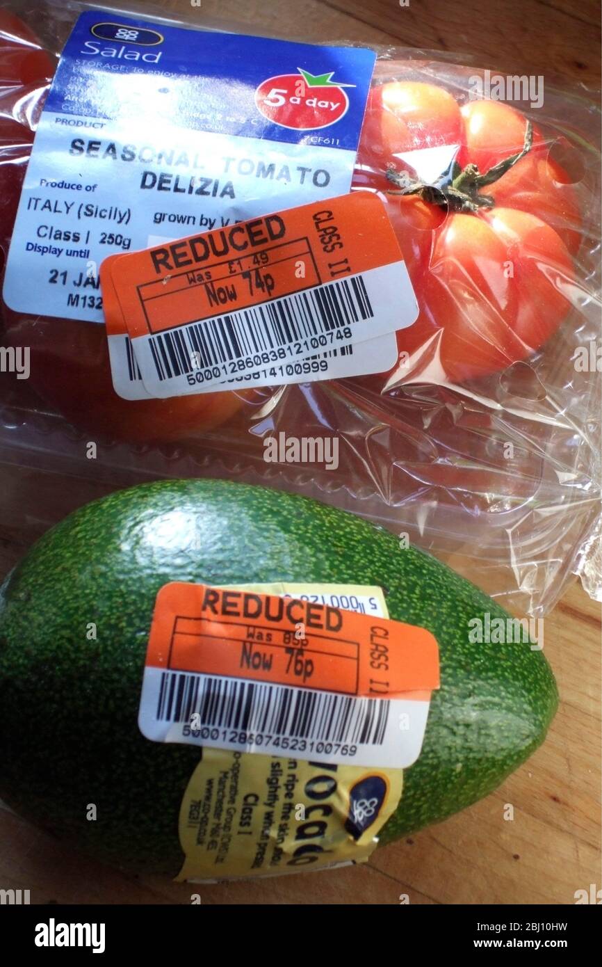 Verdure fresche ridotte in prezzo dalla Co-op - Foto Stock