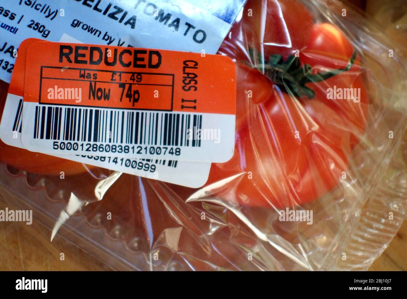 Verdure fresche ridotte in prezzo dalla Co-op - Foto Stock