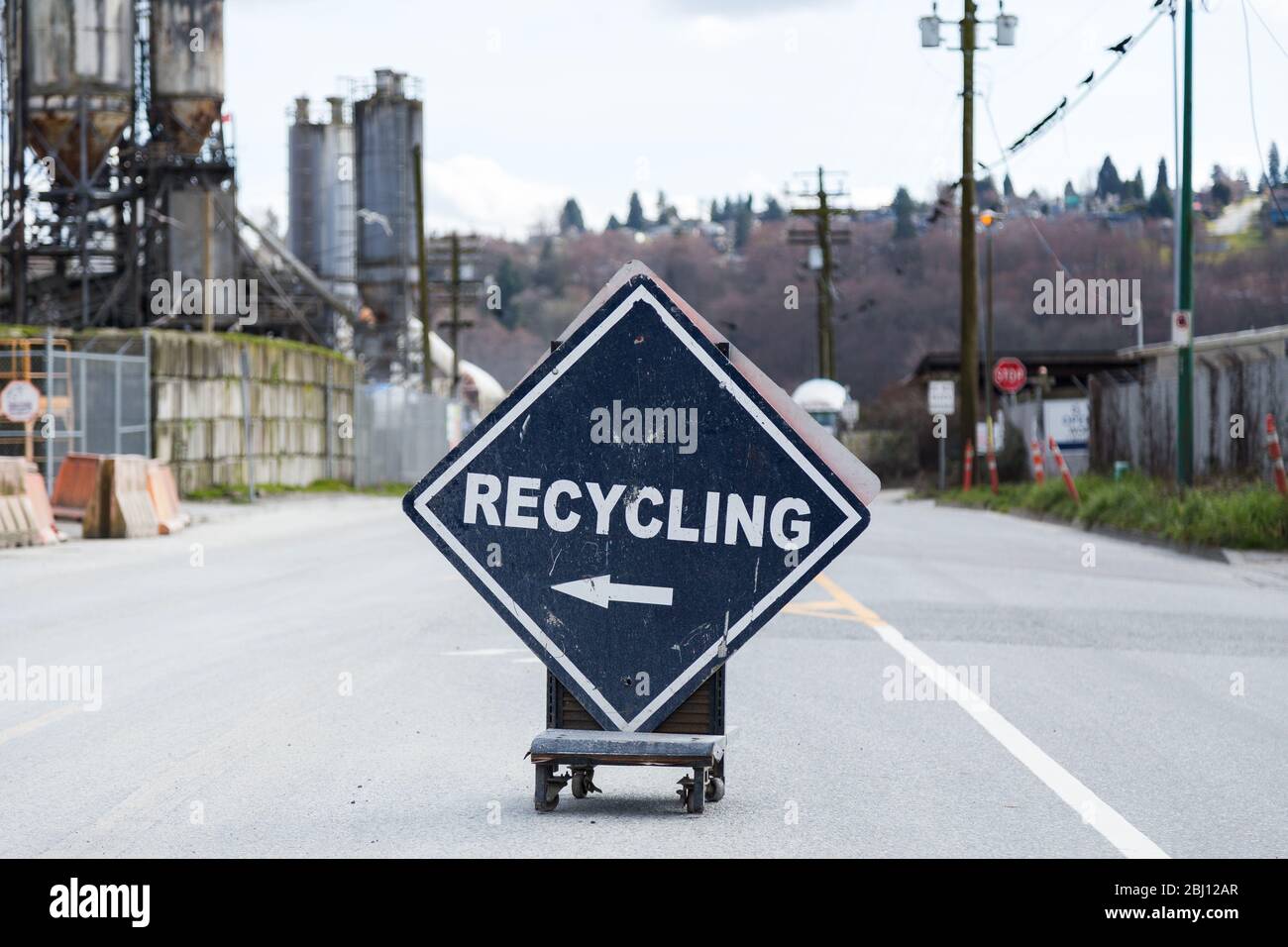 La stazione di trasferimento a North Vancouver che prende i rifiuti e riciclare. Foto Stock