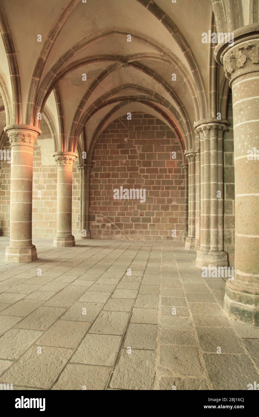 Mont Saint-Michel, Francia - Ottobre 13 2012: Ex biblioteca all'interno dell'Abbazia di Mont Saint Michel in Normandia. Foto Stock