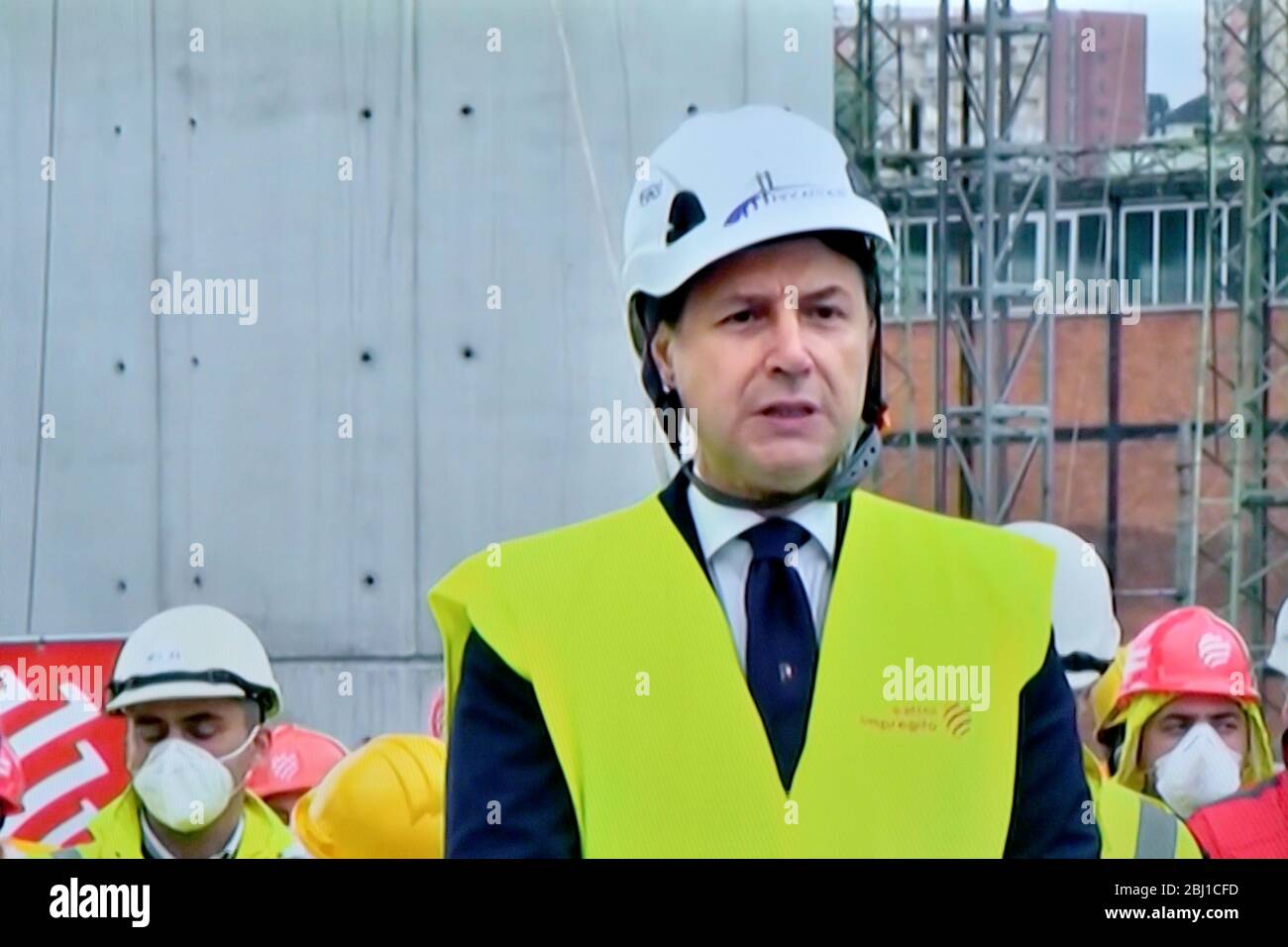 Genova, Premier Conte alla posa dell'ultima campata del nuovo ponte 28 aprile 2020 Foto Stock