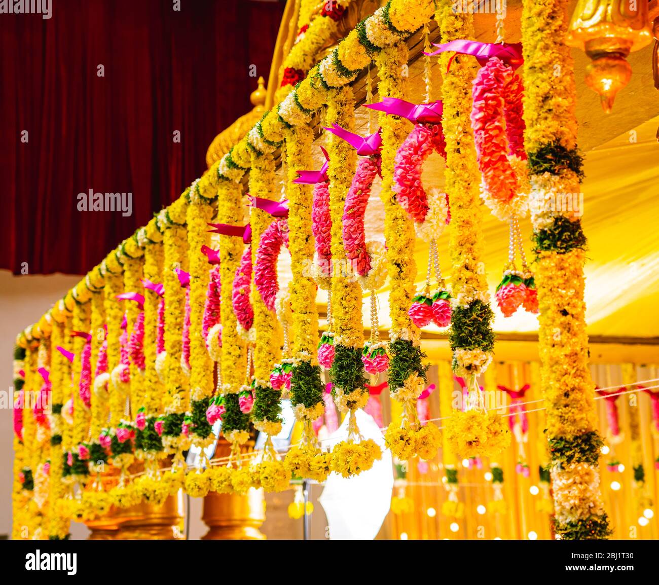 Decorazione floreale in un matrimonio indù del Sud-Indian Foto Stock