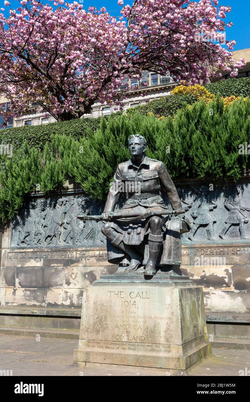 The Call 1914 - Scottish-American War Memorial a West Princes Street Gardens, Edimburgo, Scozia, Regno Unito Foto Stock