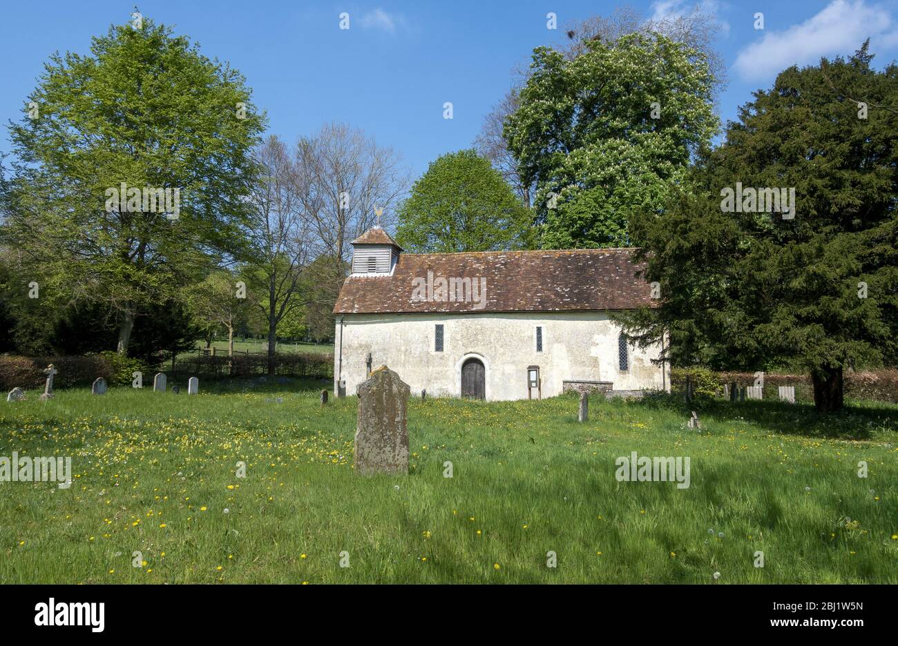 All Saints' Church un edificio classificato di grado II nella frazione di Little Somborne, Hampshire, Inghilterra, Regno Unito Foto Stock