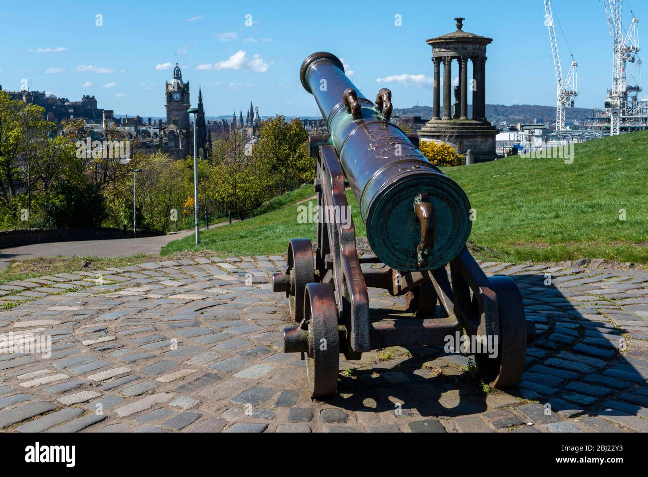 Vecchio cannone portoghese a Calton Hill a Edimburgo, Scozia, Regno Unito Foto Stock