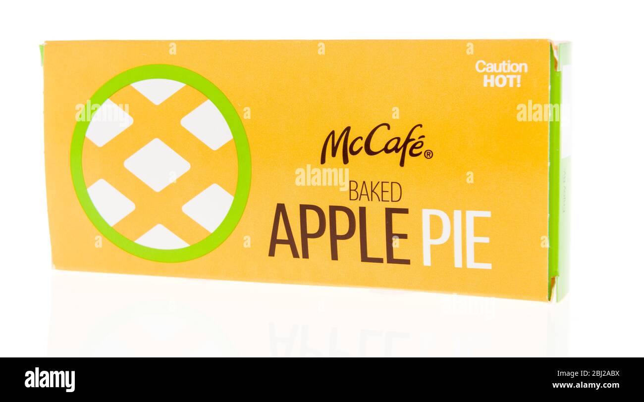 Winneconne, WI - 26 aprile 2020: Un pacchetto di McDonalds McCafe torta di mele al forno su uno sfondo isolato. Foto Stock
