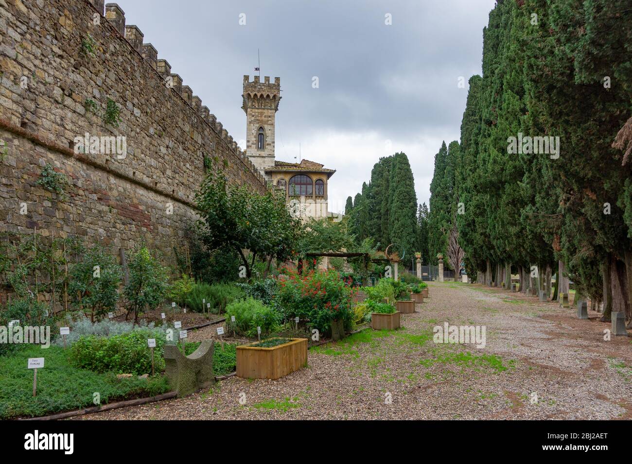 Italia, Firenze, Badia a Passignano. Vista sull'abbazia di San Michele  Arcangelo a Passignano, un monastero situato sulle colline del Chianti Foto  stock - Alamy