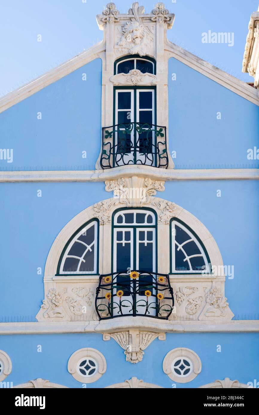 Il Museu Arte Nova, decorato, Museo d'Arte moderna e Casa de Cha con balconi tradizionali, si trova ad Aveiro, in Portogallo Foto Stock