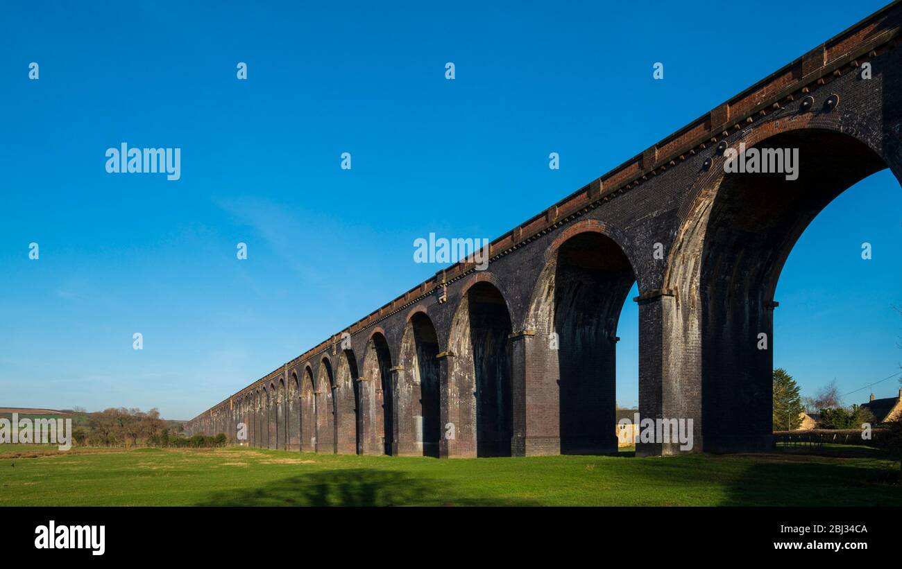 Il Viadotto Welland che a volte si chiama il Viadotto Harringworth o Viadotto Seaton ha 82 archi e utilizzato 30 milioni di mattoni. Foto Stock