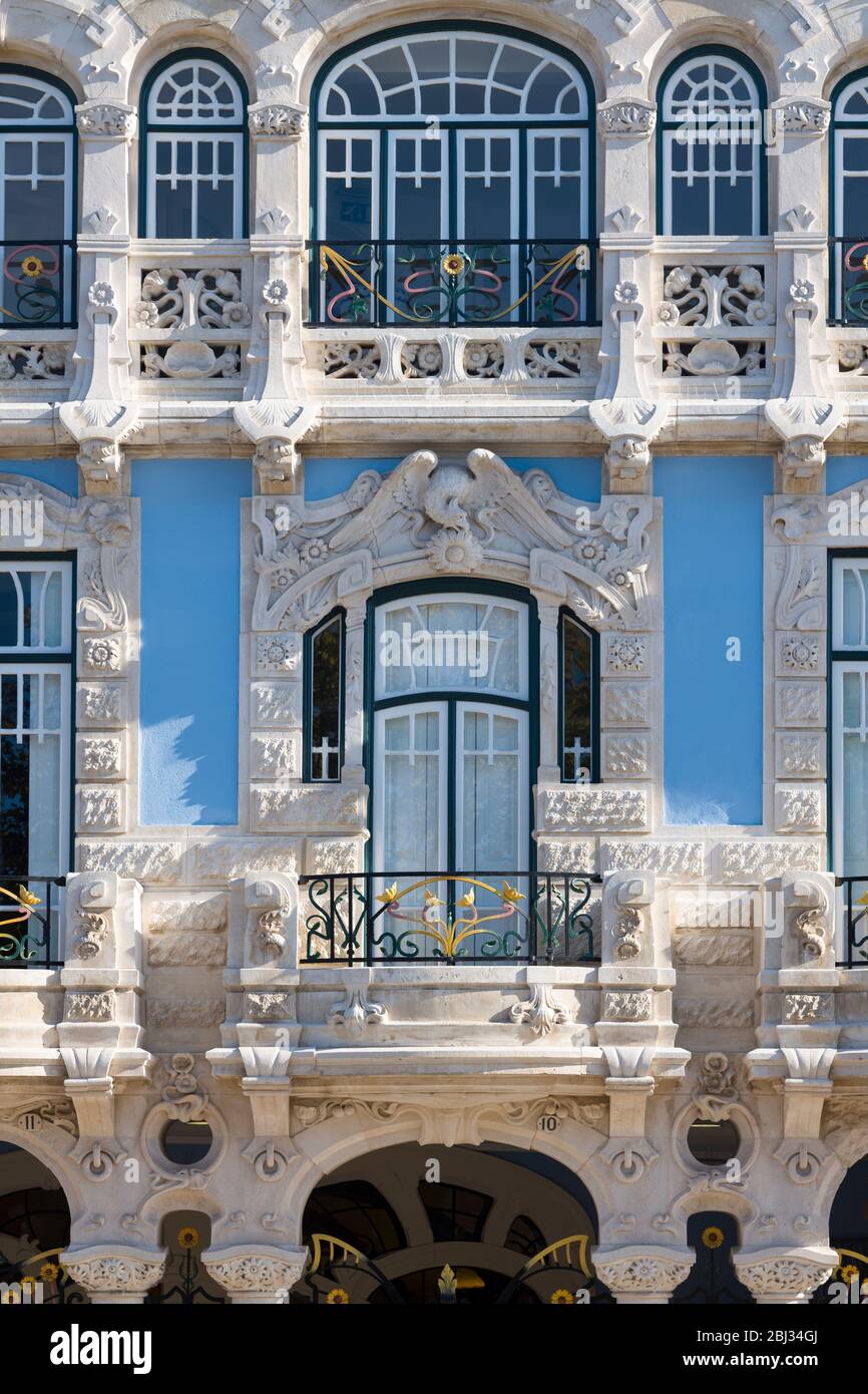 Il Museu Arte Nova, decorato, Museo d'Arte moderna e Casa de Cha con balconi tradizionali, si trova ad Aveiro, in Portogallo Foto Stock