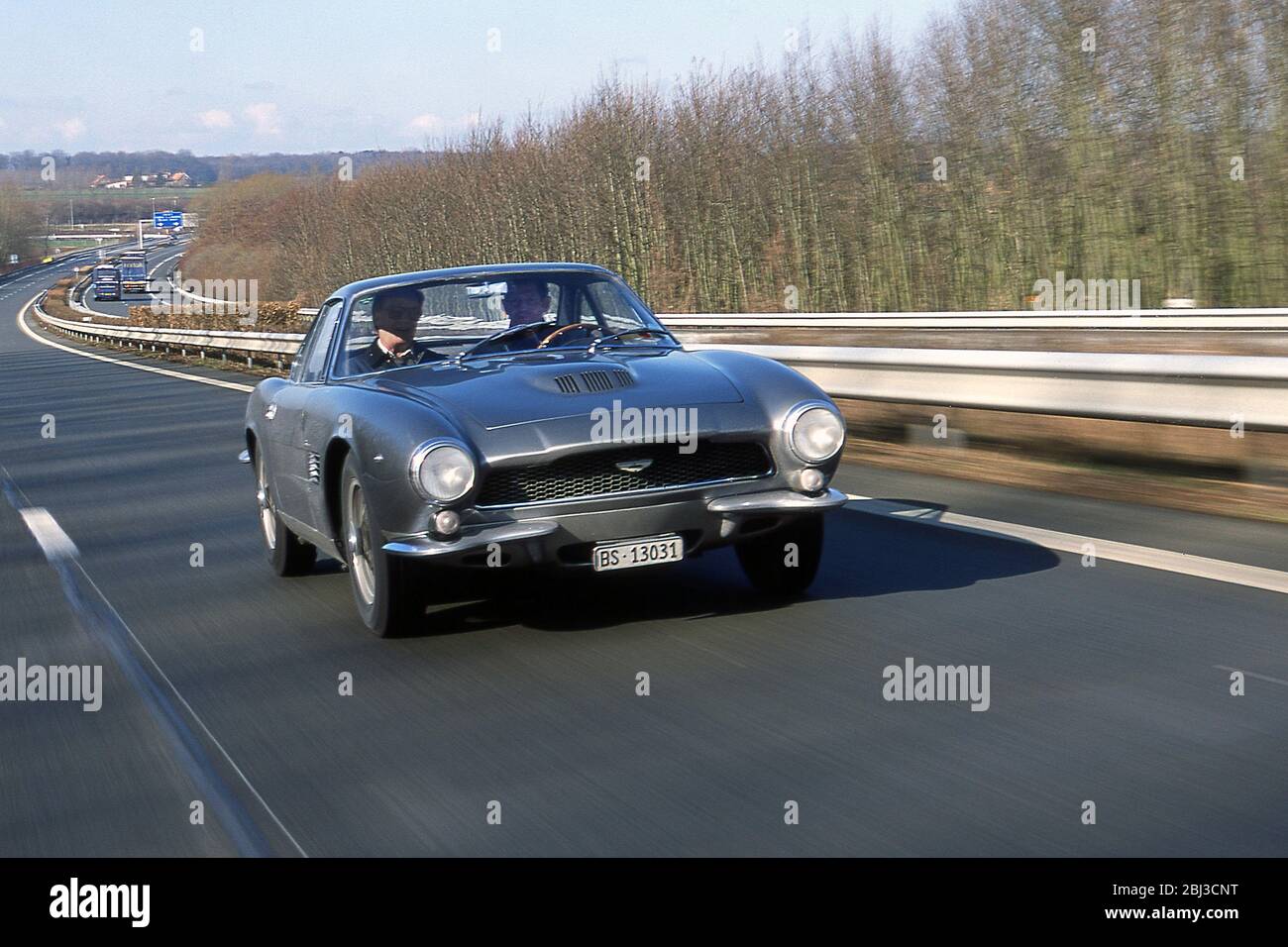 Guida in Francia con un Aston Martin DB4 Bertone Jet 1960. Foto Stock