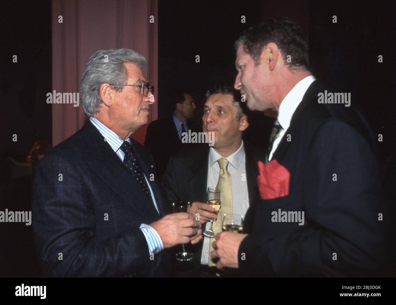 Giogetto Giugiaro di Ital Design al lancio della Aston Martin Vanquish a Ginevra nel 2001. Foto Stock