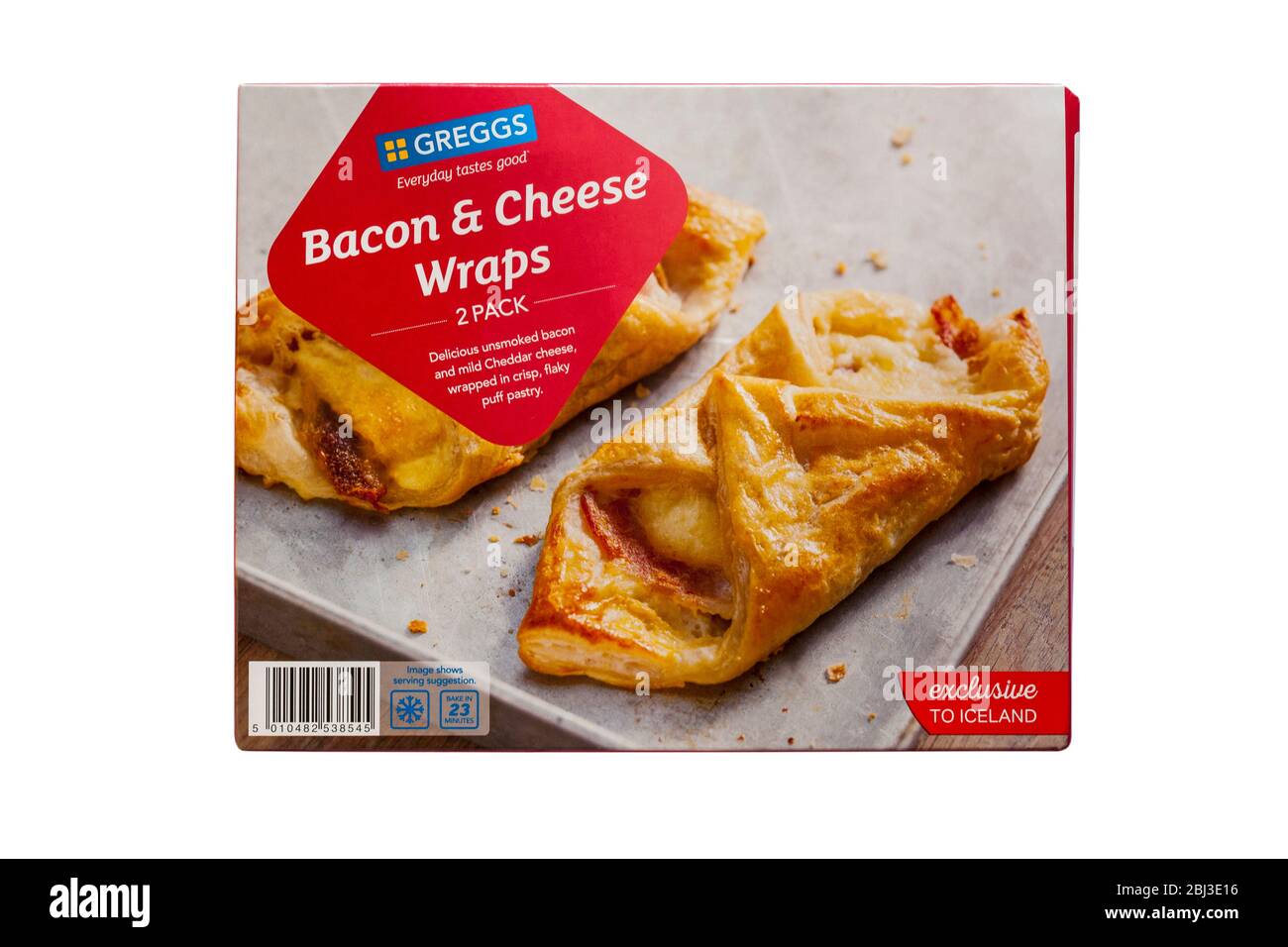 Scatola di involtini di Greggs Bacon e formaggio in esclusiva per l'Islanda isolata su sfondo bianco Foto Stock