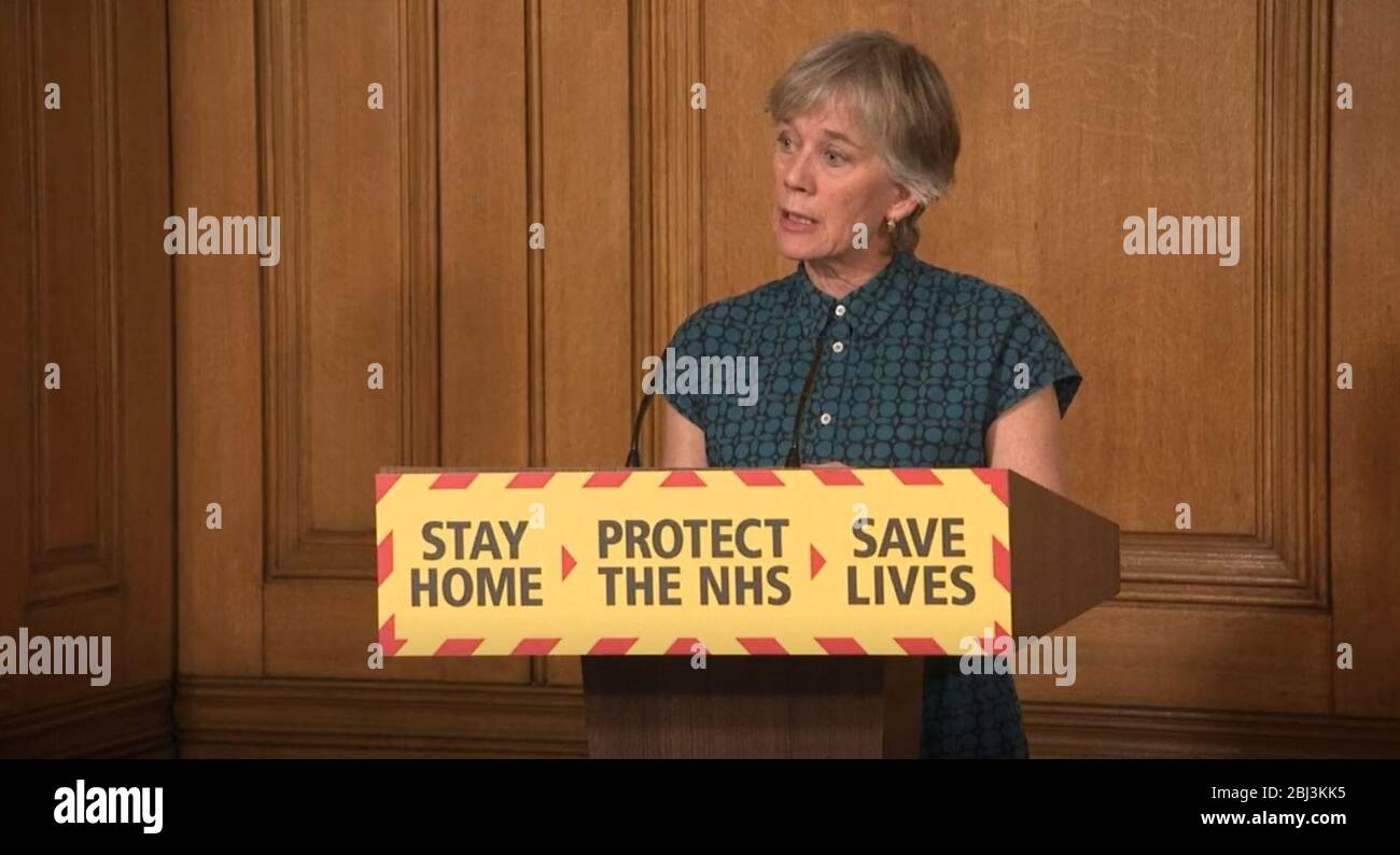 Screen grab del Vice Chief Scientific Officer Professor Dame Angela McLean durante un briefing mediatico a Downing Street, Londra, sul coronavirus (COVID-19). Foto Stock