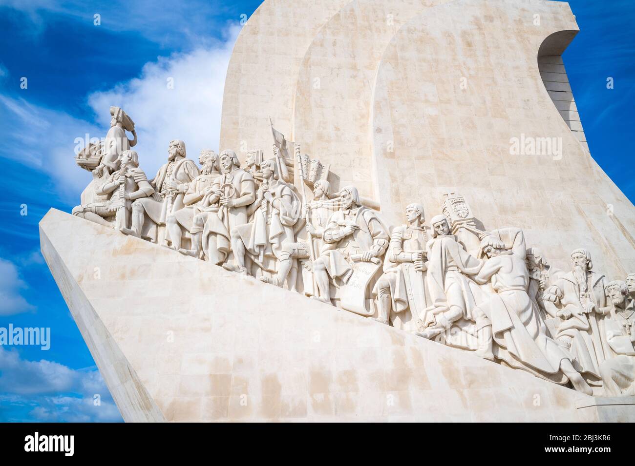 Monumento a Enrico il Navigatore e altri viaggiatori a Lisbona, Portogallo Foto Stock