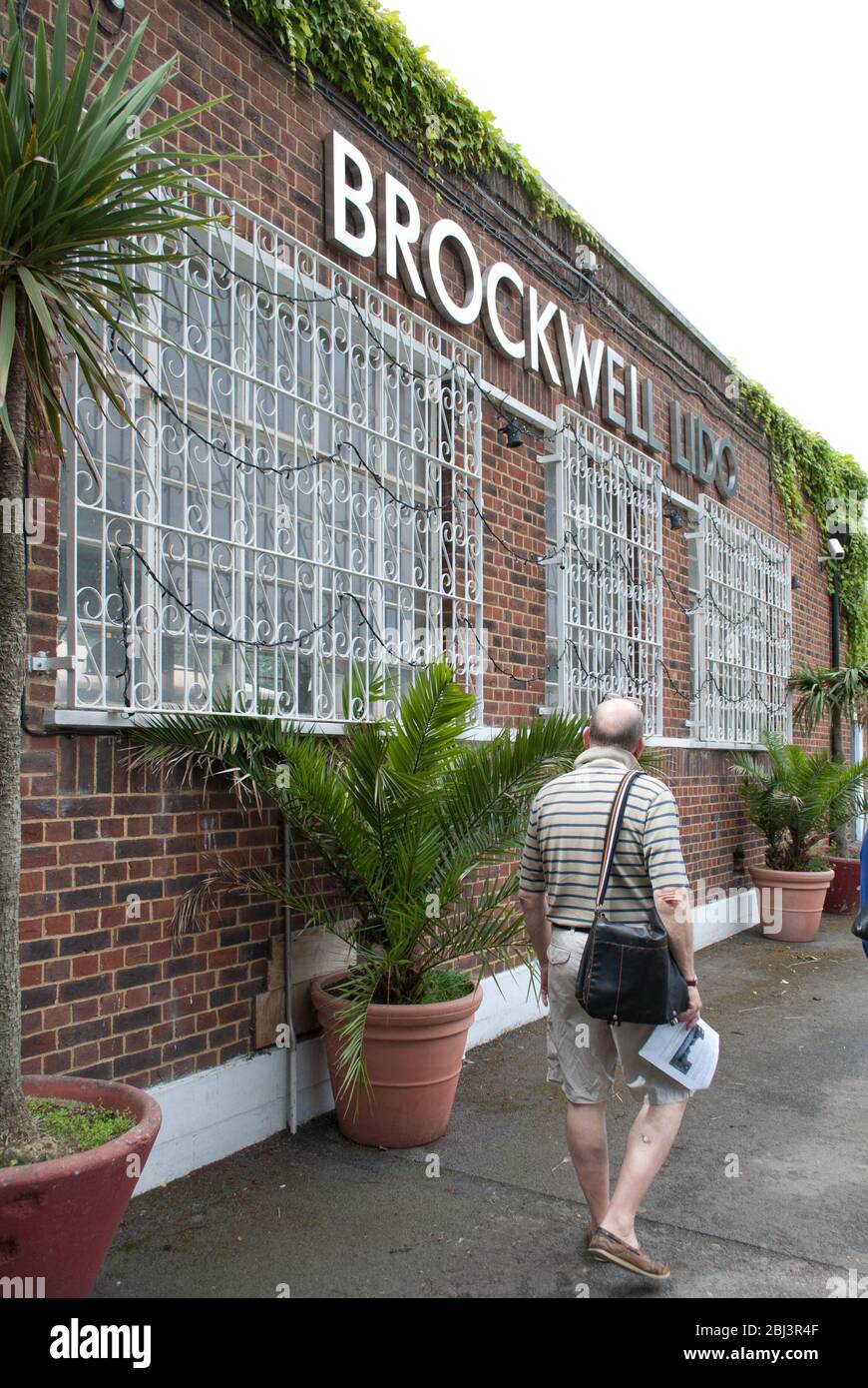 Architettura degli anni '30 il Lido di Brockwell, Brockwell Park, Londra SE24 by LCC H A Rowbotham T L Smithson Foto Stock