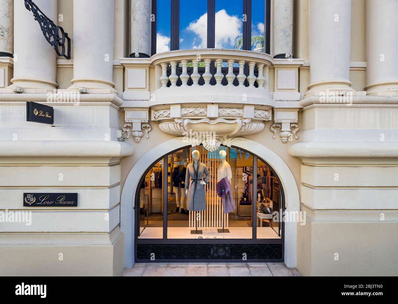 Loro piana negozio di abbigliamento italiano specializzato in cashmere di lusso e prodotti in lana a Monaco. Foto Stock