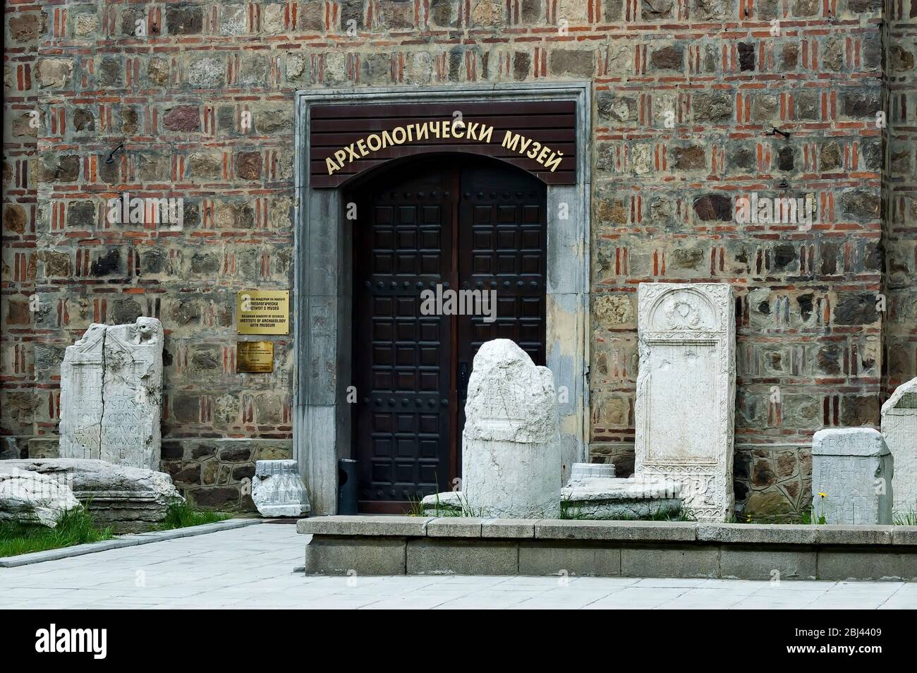 Ingresso all'istituto di archeologia con museo, Sofia, Bulgaria Foto Stock