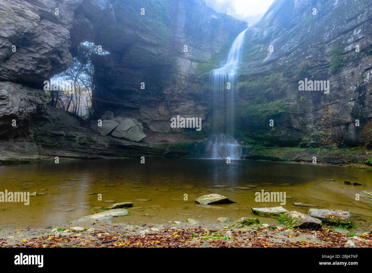 Pittoresca cascata in Catalogna, Spagna (la Foradada de Cantonigros) Foto Stock