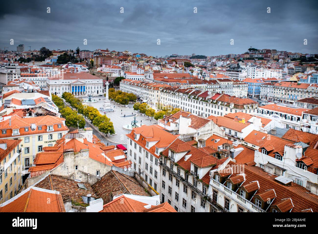 1° marzo 2017. Lisbona, Portogallo: Vista panoramica di Rossio, la piazza principale di Lisbona dall'ascensore di Santa Justa alla parte vecchia di Lisbona. Foto Stock