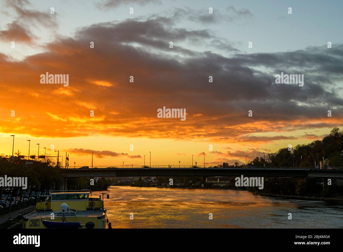 Tramonto sul Danubio, Passau, Baviera, Germania Foto Stock