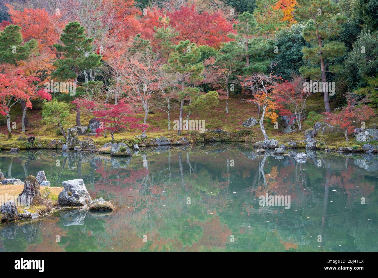 Tempio Tendriuji giardino con colori autunno pieno fogliame. Foto Stock