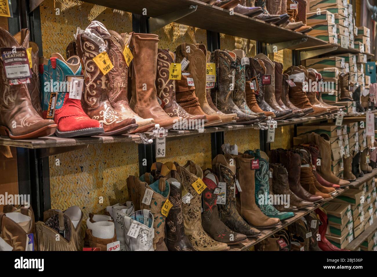 Stivali Cowboy in vendita a San Antonio in Texas Foto stock - Alamy